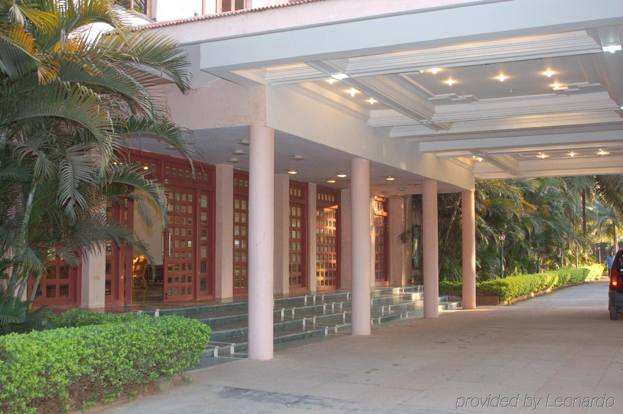 Royal Orchid Resort & Convention Centre, Yelahanka Bangalore Exterior photo