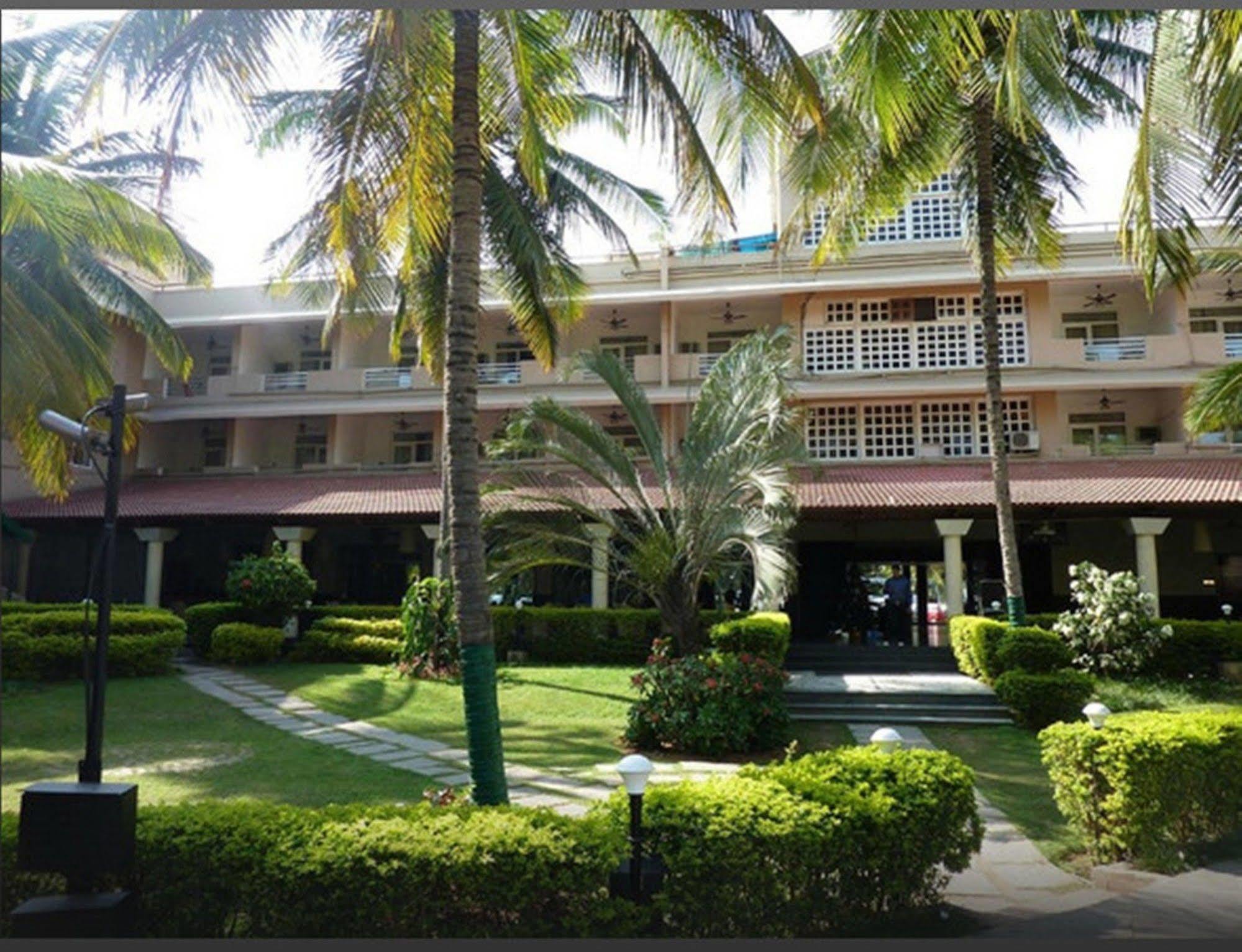 Royal Orchid Resort & Convention Centre, Yelahanka Bangalore Exterior photo