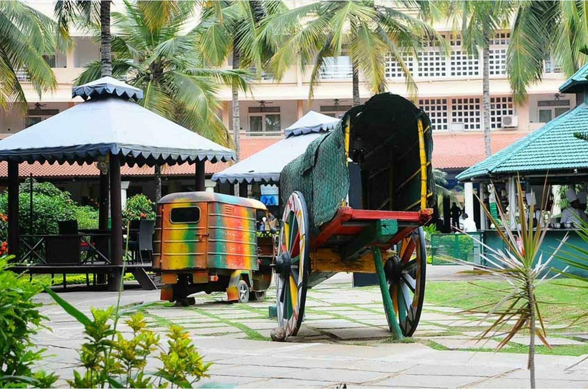 Royal Orchid Resort & Convention Centre, Yelahanka Bangalore Exterior photo